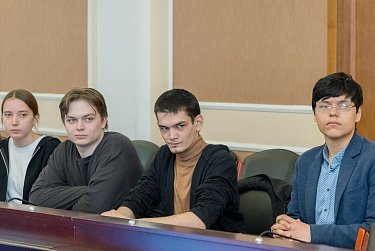 Студенты ОГУ побывали «в сердце» Дома Советов